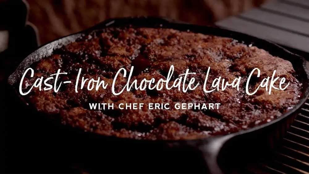 http://www.atbbq.com/cdn/shop/articles/20230213073502-cast-iron-chocolate-lava-cake-recipe.jpg?v=1686598503