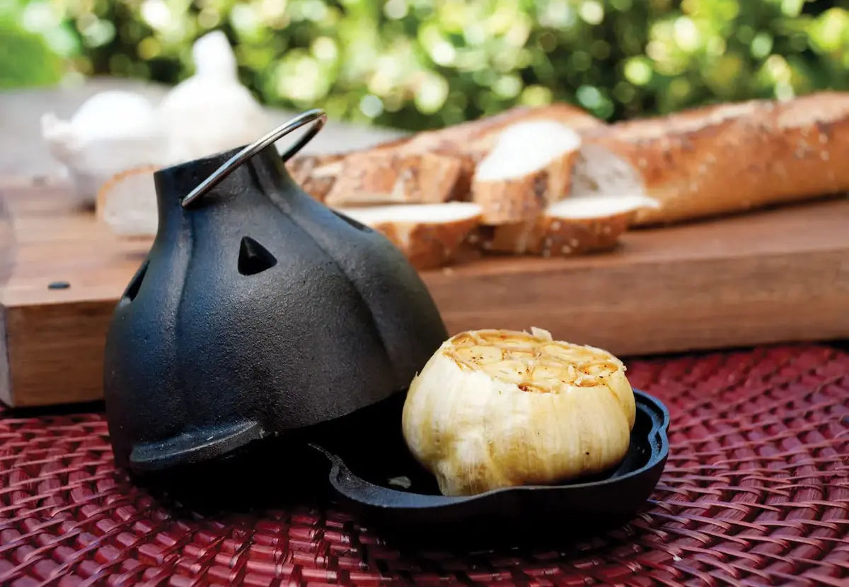 Charcoal Companion Cast Iron Garlic Roaster & Silicone Squeezer Set