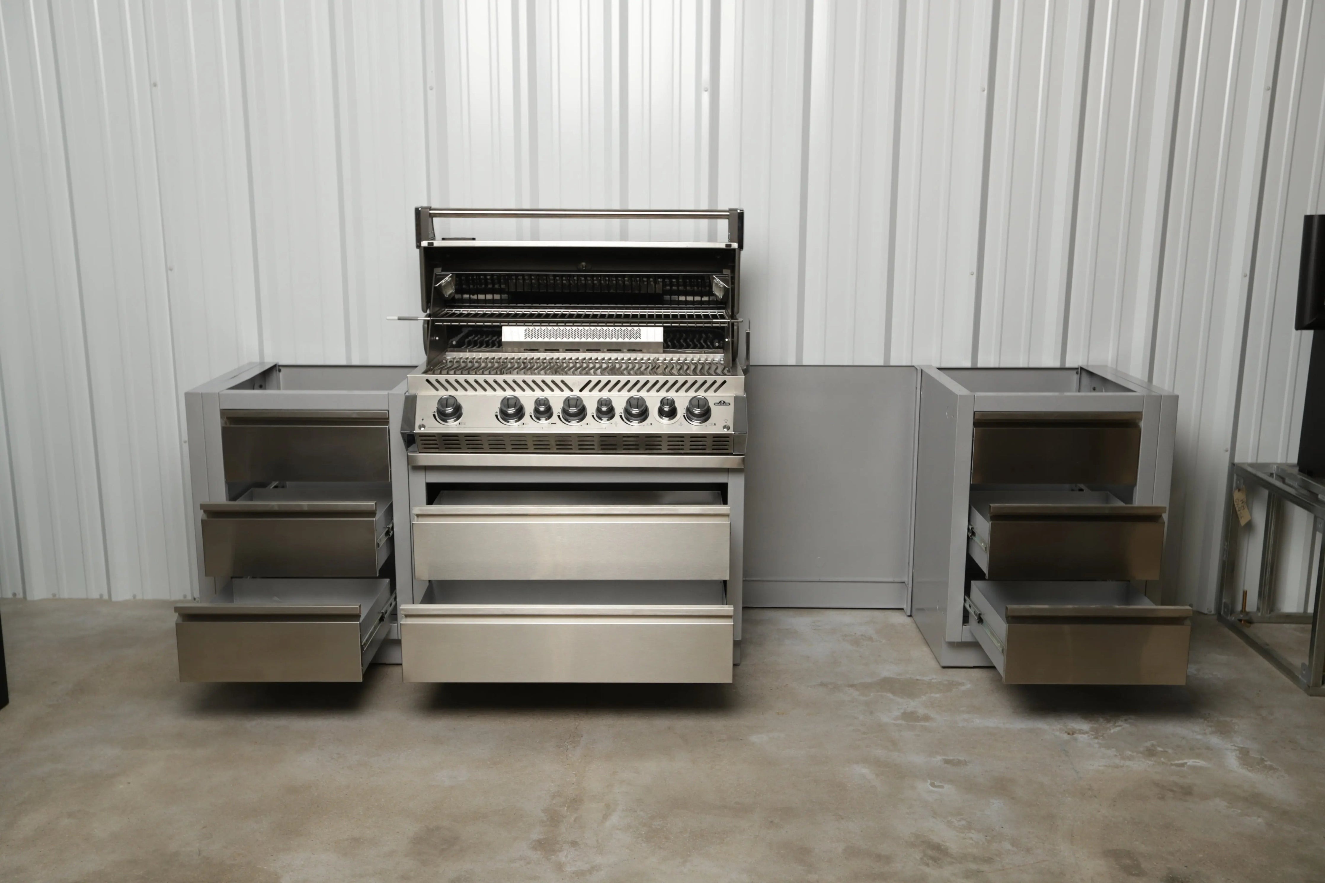 Local Special, Napoleon Oasis Display with BIPRO665RBNSS-3, Natural Gas Grill 12044501